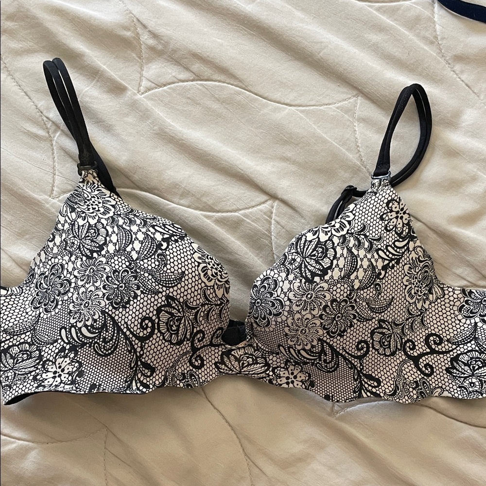 Victoria’s Secret Secret Embrace Pushup 34B